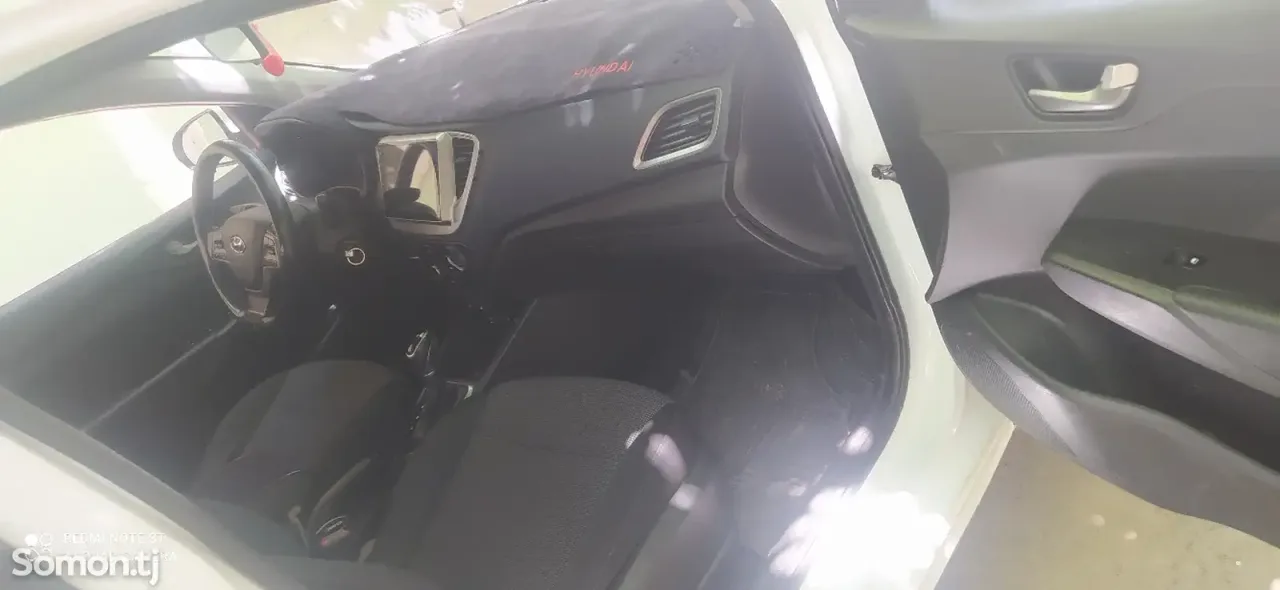 Hyundai Solaris 2018 · 1.6 AT