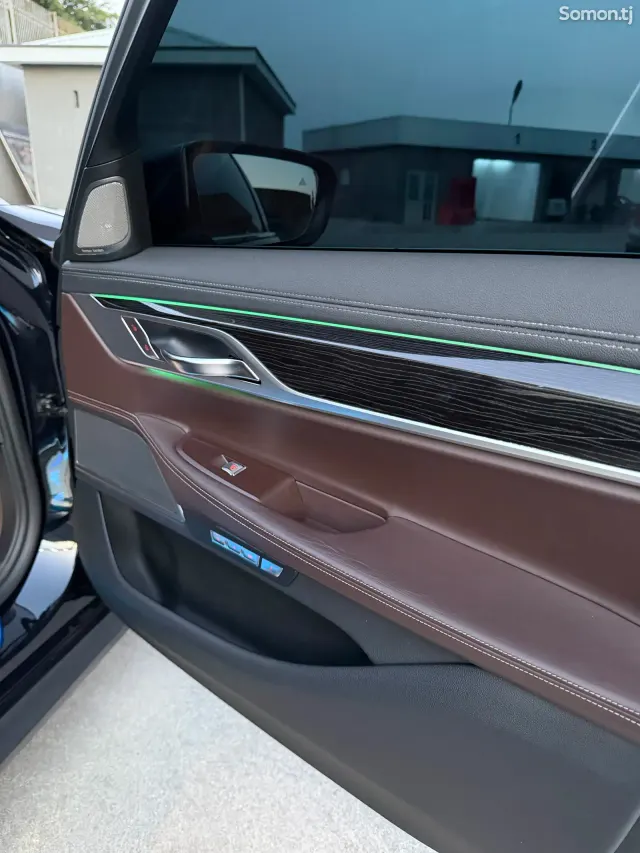 BMW 7 series 2018 · 0.4 AT