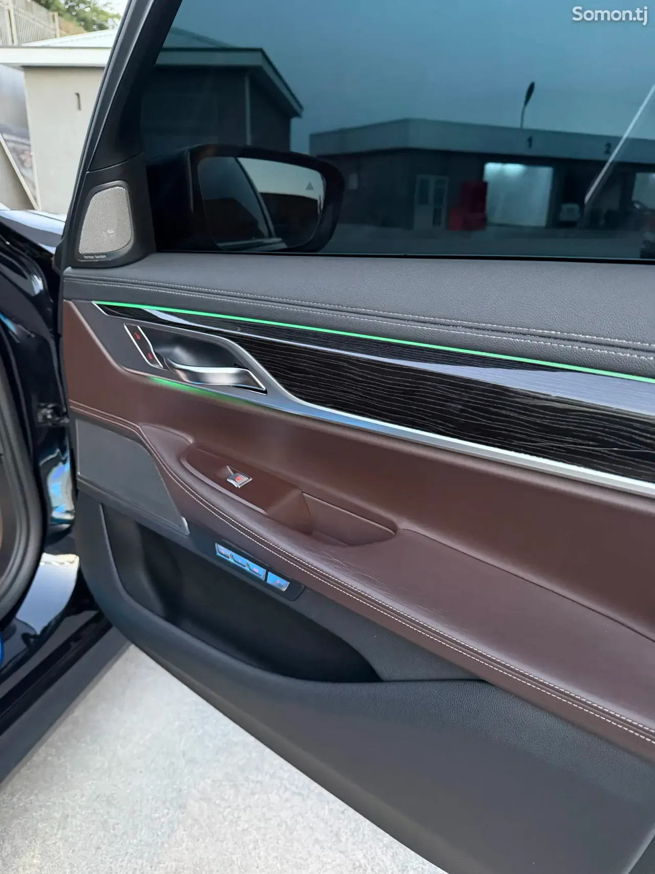 BMW 7 series 2018 · 0.4 AT