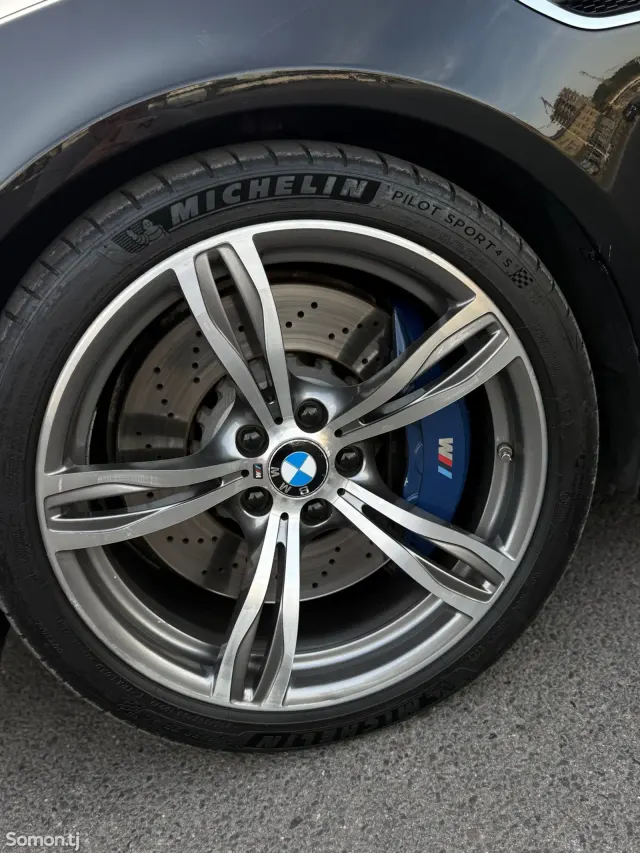 BMW M5 2015 · 4.4 AMT