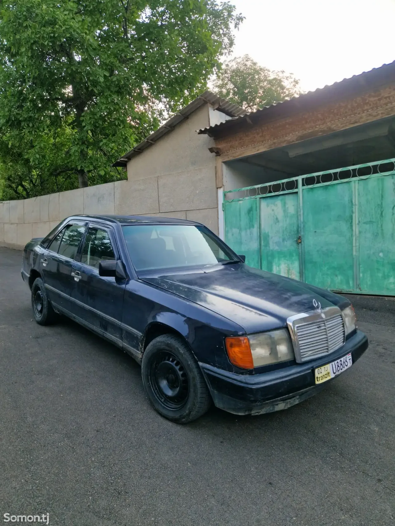 Mercedes-Benz W124 1988 · 2.0 MT