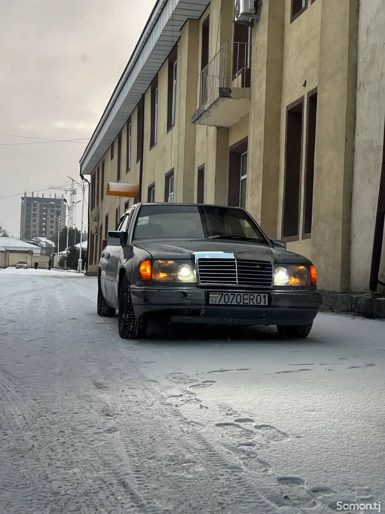 Mercedes-Benz W124 1990 · 2.5 MT