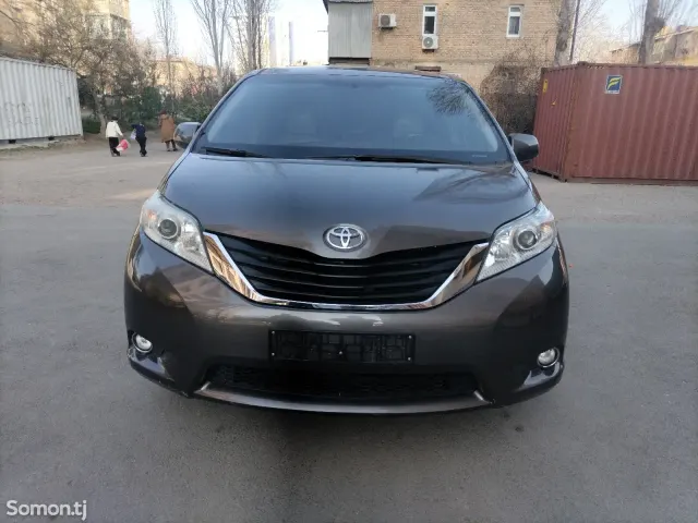 Toyota Sienna 2014 · 3.5 AT