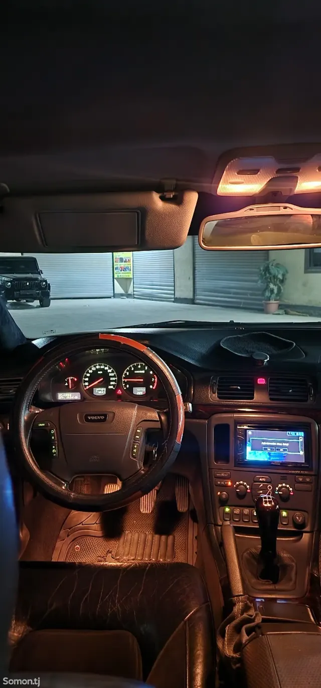 Volvo S80 2000 · 2.4 MT