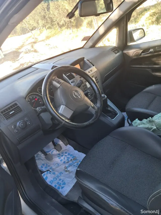 Opel Zafira 2006 · 1.8 MT