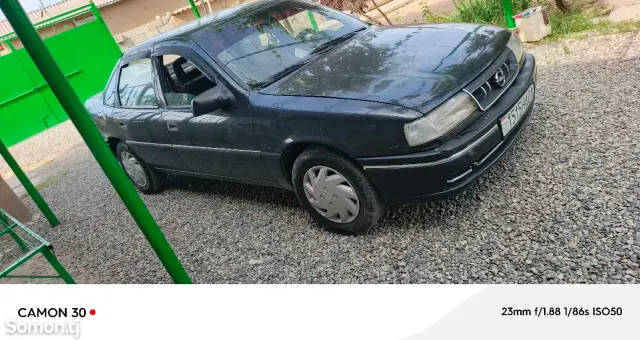 Opel Vectra A 1994 · 1.6 MT