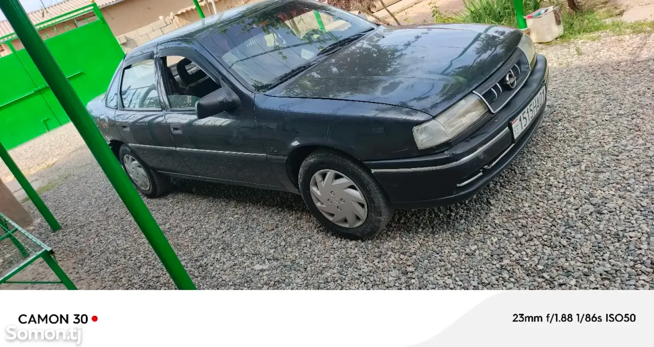 Opel Vectra A 1994 · 1.6 MT