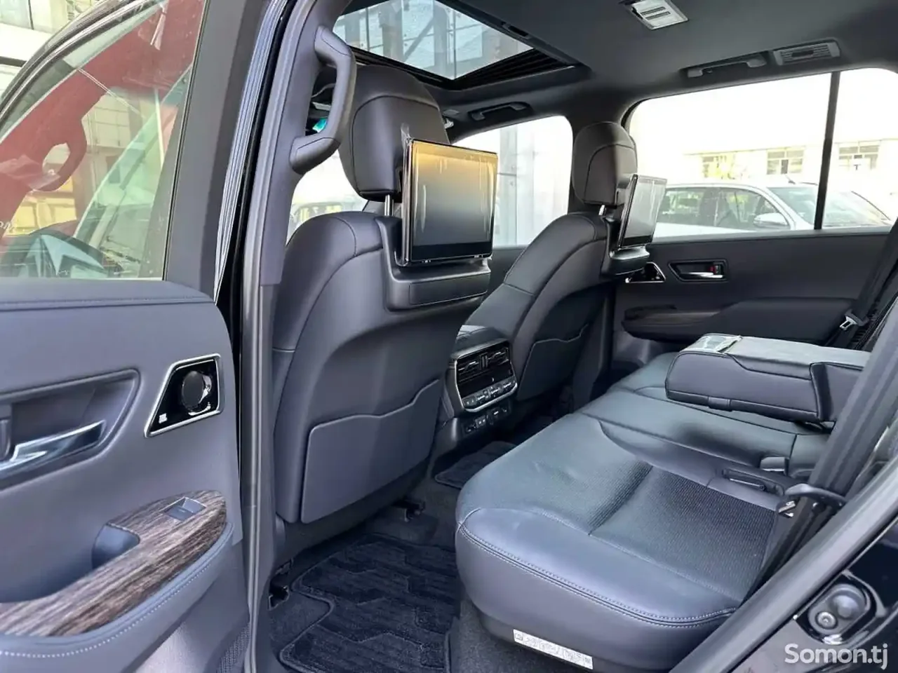 Toyota Land Cruiser 2024 · 3.5 AT