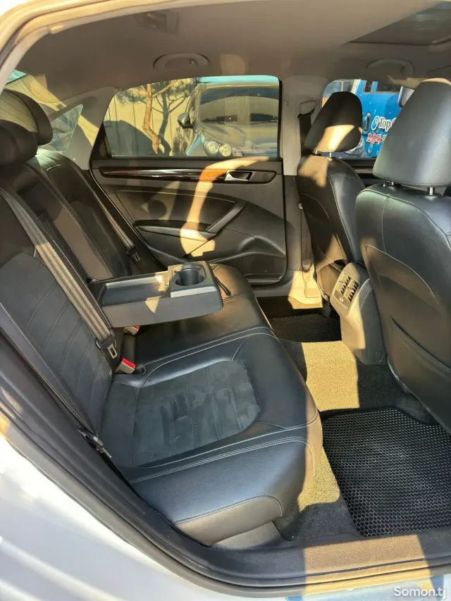 Volkswagen Passat 2014 · 2.0 AT