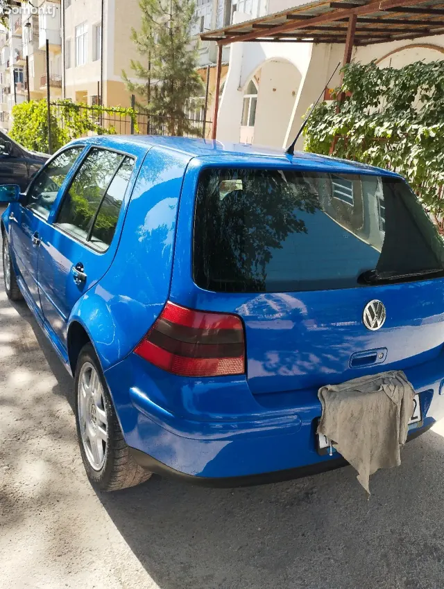 Volkswagen Golf 1998 · 1.6 MT