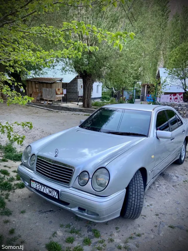 Mercedes-Benz E class 1997 · 2.0 MT