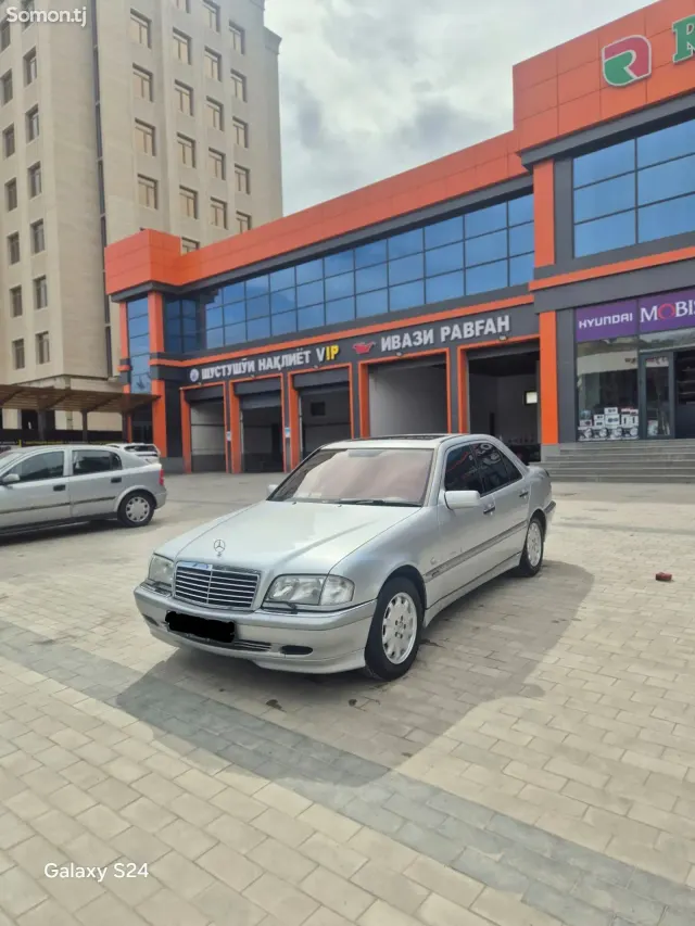 Mercedes-Benz C class 2000 · 2.4 AT