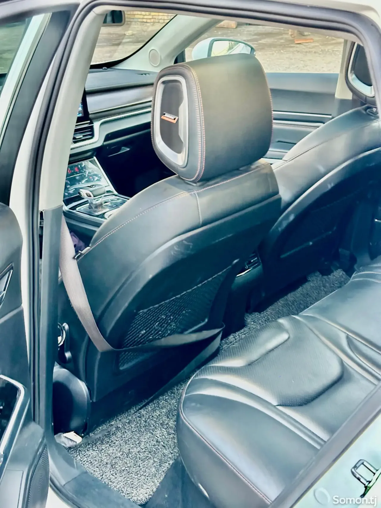 Hongqi E-HS3 2019 · AT