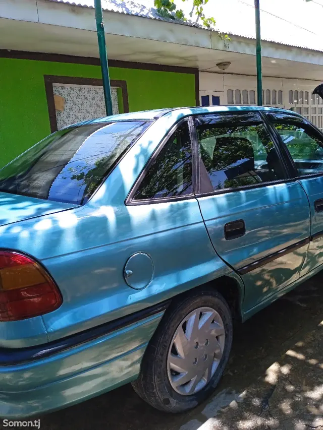 Opel Astra F 1993 · 1.6 MT