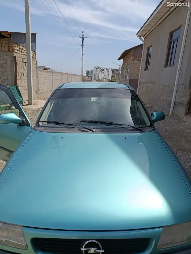 Opel Astra F 1996 · 1.6 MT