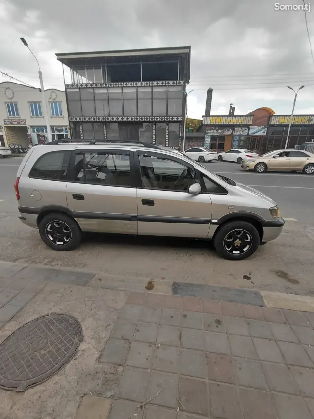 Opel Zafira 1999 · 1.6 MT