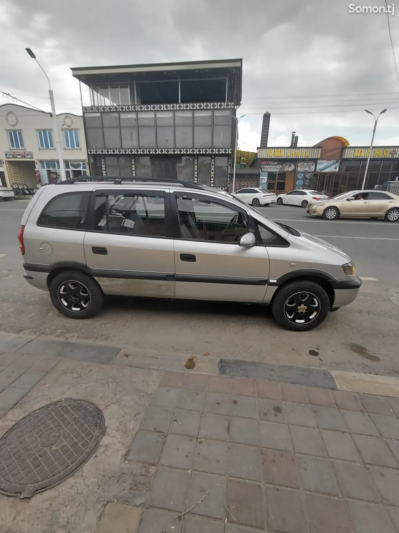 Opel Zafira 1999 · 1.6 MT