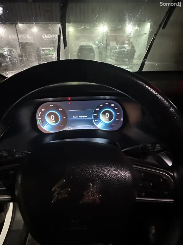 Hongqi E-HS3 2019 · AT