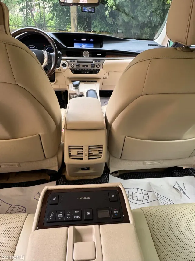 Lexus ES series 2015 · 3.0 AT