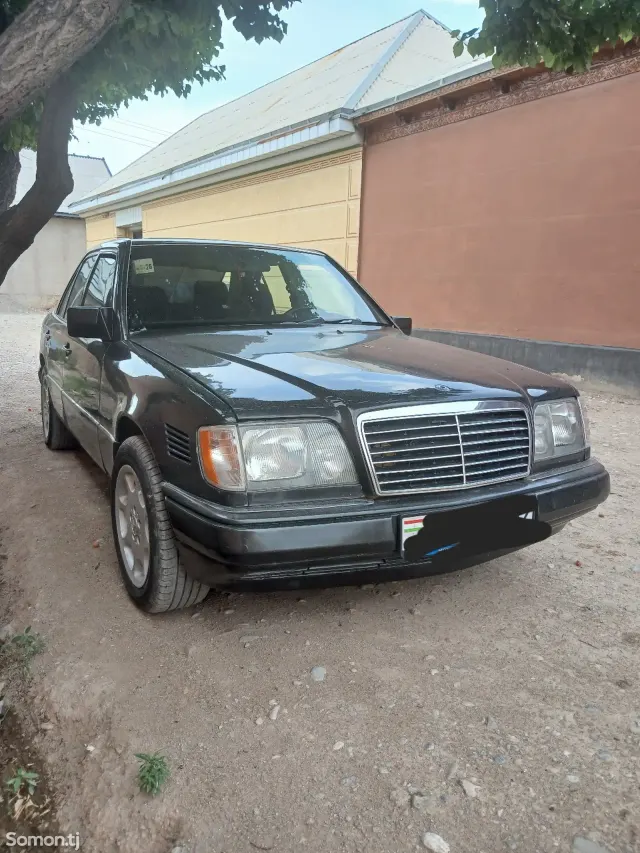 Mercedes-Benz W124 1993 · 3.0 AT