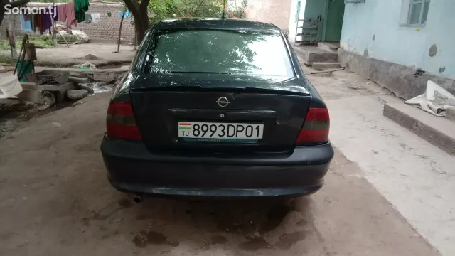 Opel Vectra B 1996 · 1.6 MT
