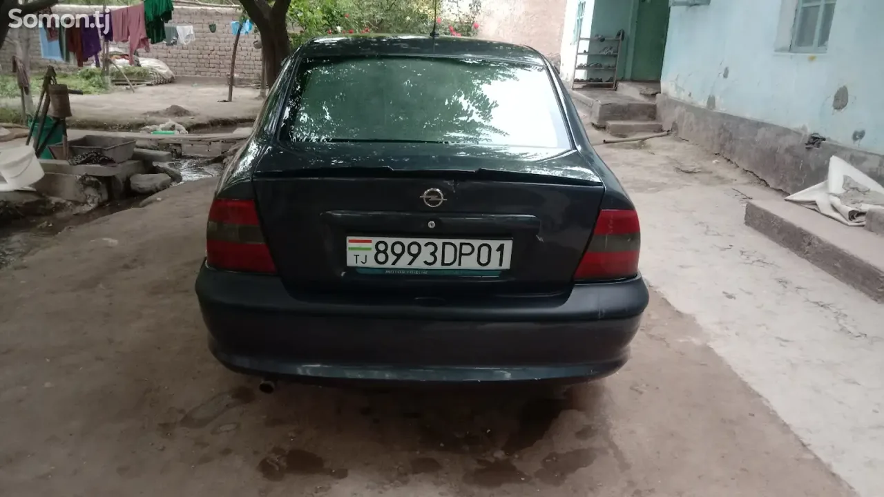 Opel Vectra B 1996 · 1.6 MT