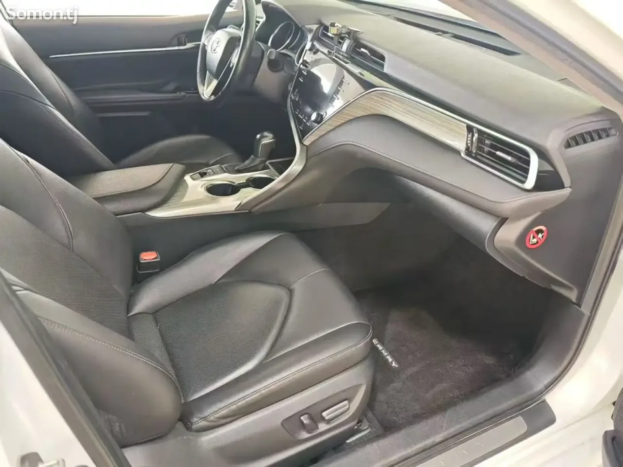 Toyota Camry 2018 · AT