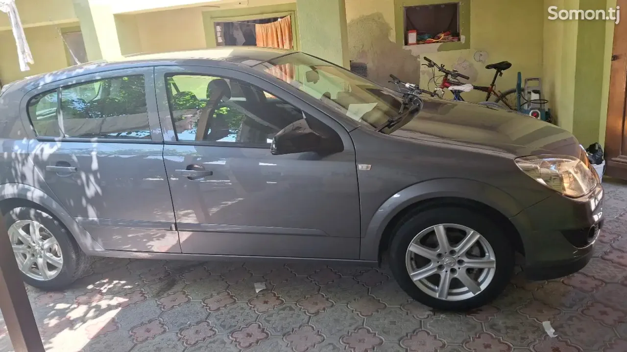 Opel Astra H 2008 · 1.8 AT