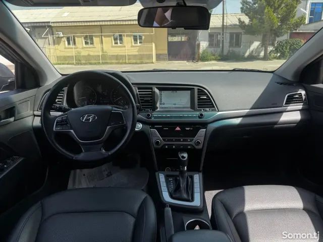 Hyundai Avante 2016 · 1.6 AT