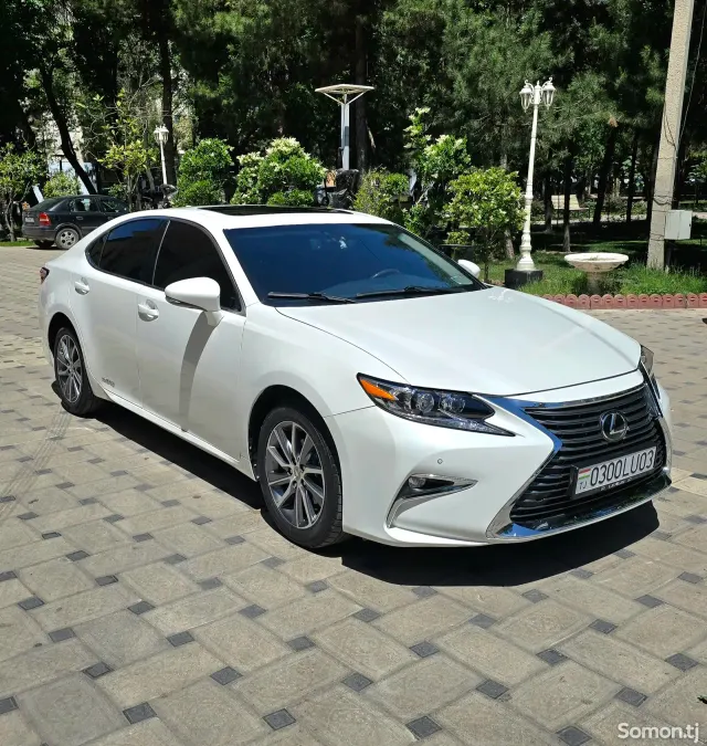 Lexus ES series 2016 · 2.5 AT