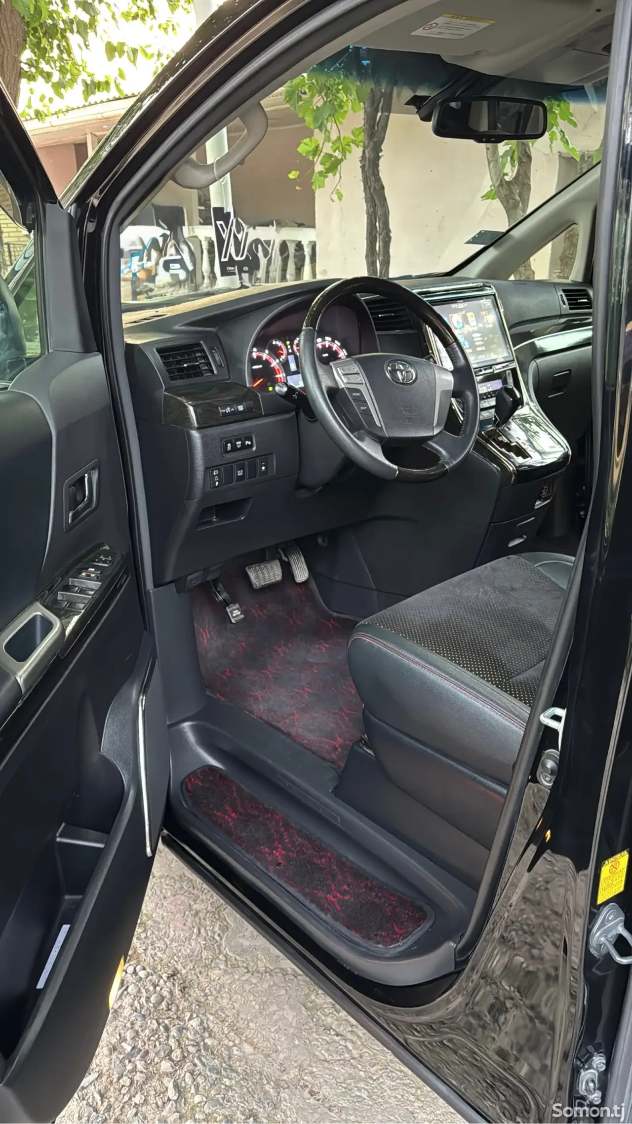 Toyota Vellfire 2014 · 2.4 CVT