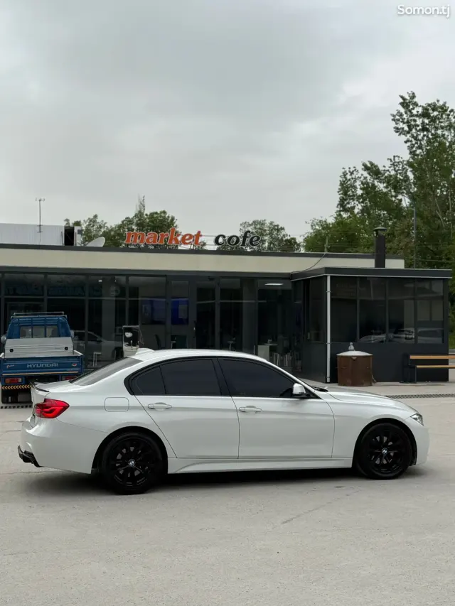 BMW 3 series 2018 · 2.0 AT