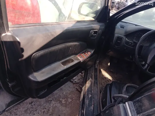 Nissan Maxima 1998 · 3.0 MT