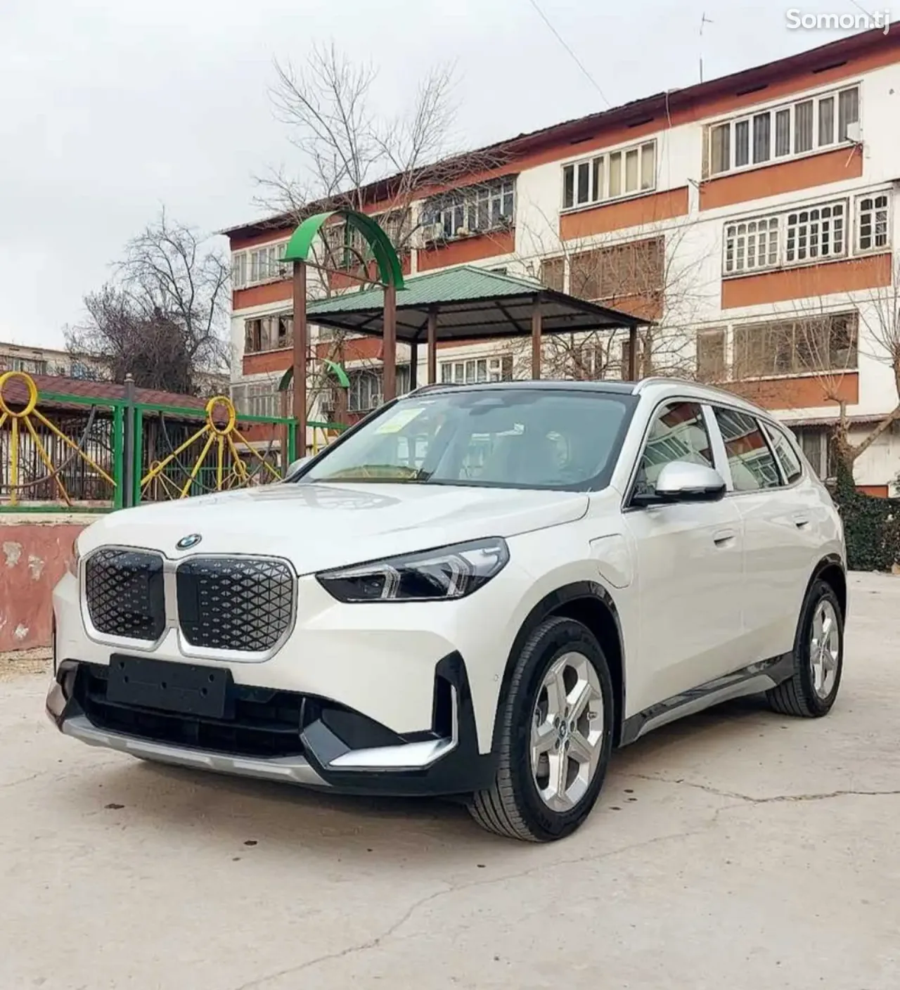 BMW iX 2025 · AT