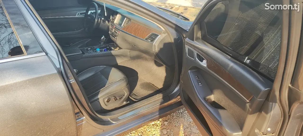 Hyundai Genesis 2015 · 3.8 AT