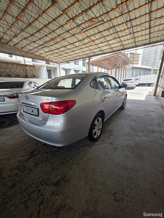 Hyundai Avante 2009 · 1.6 AT