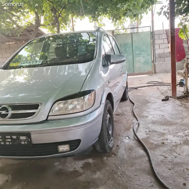 Opel Zafira 2004 · 1.8 MT