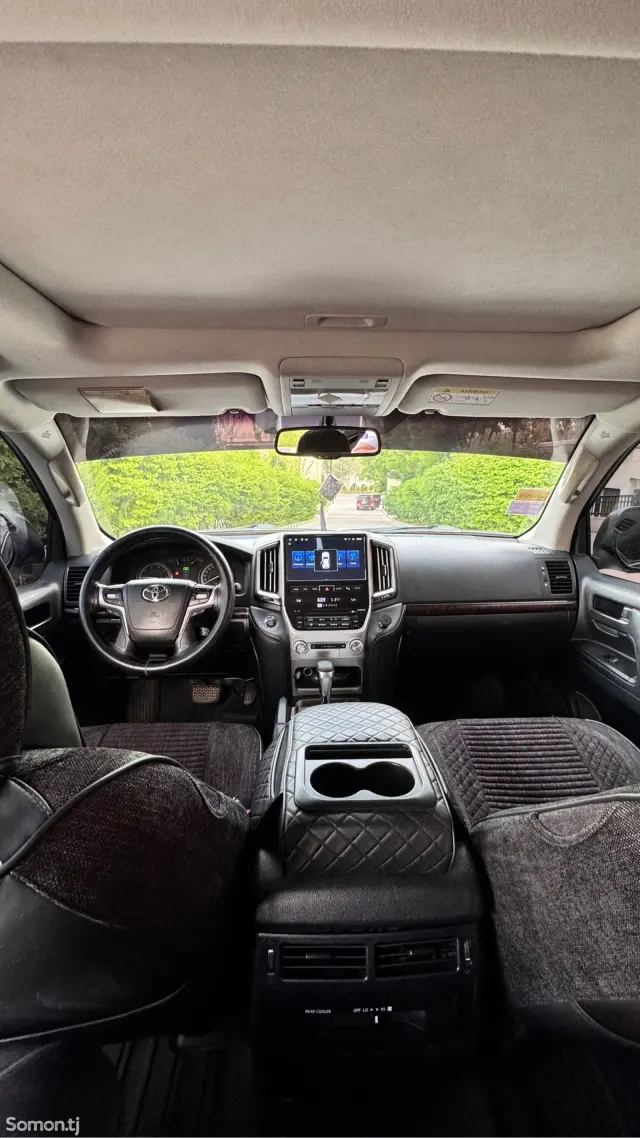 Toyota Land Cruiser 2014 · 4.6 AT