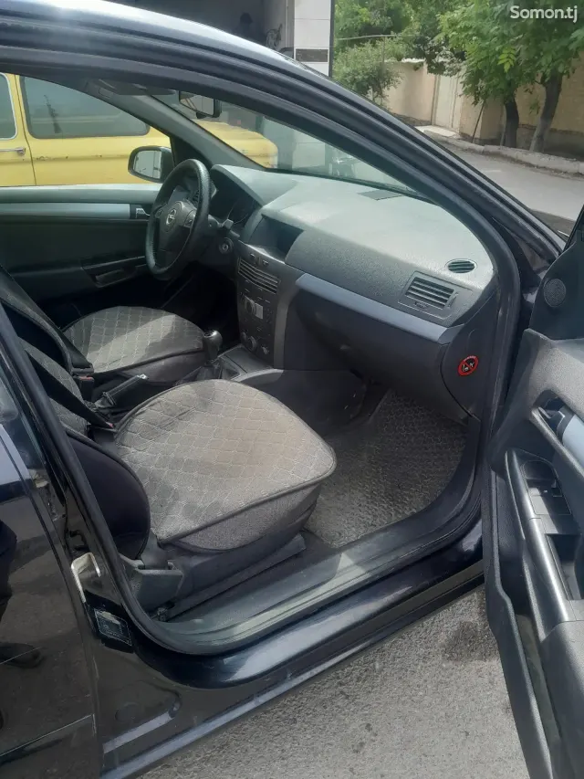 Opel Astra H 2006 · 1.6 MT
