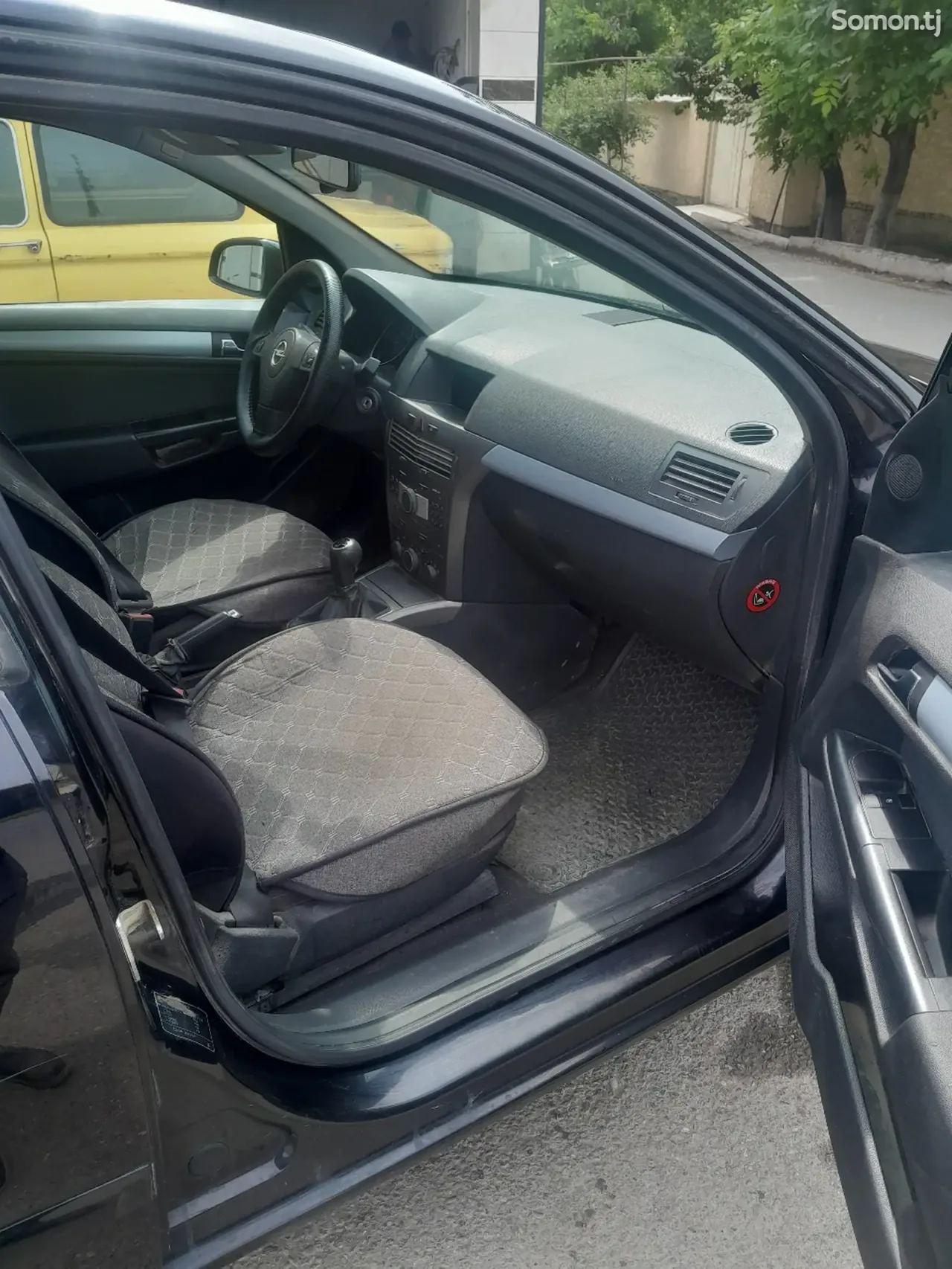 Opel Astra H 2006 · 1.6 MT