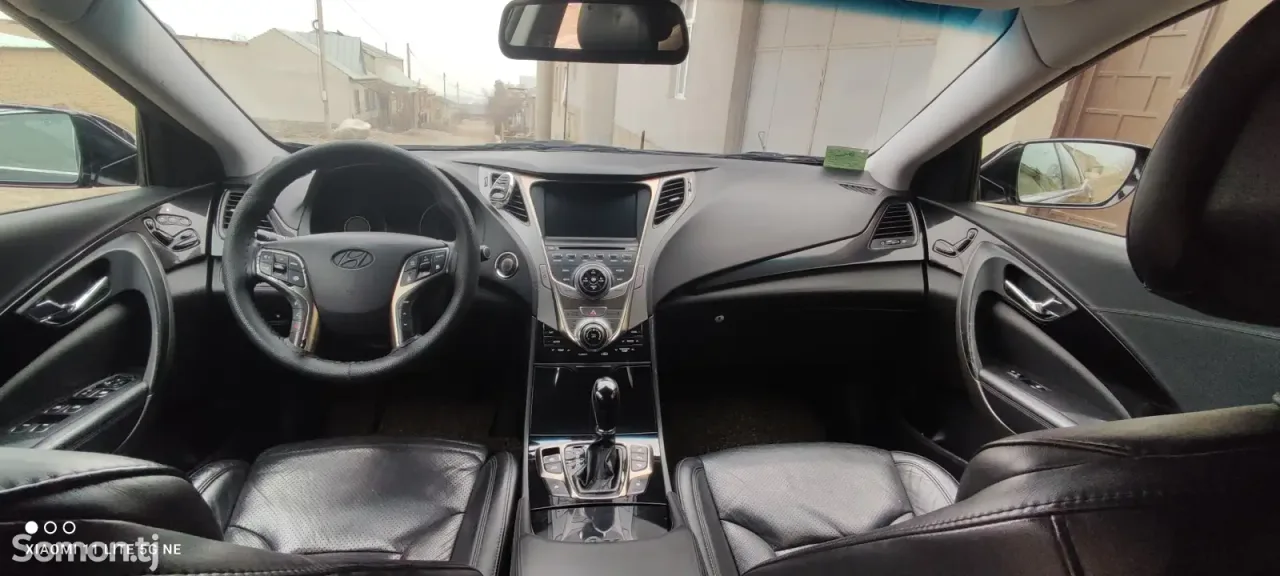 Hyundai Grandeur 2011 · 3.0 AT