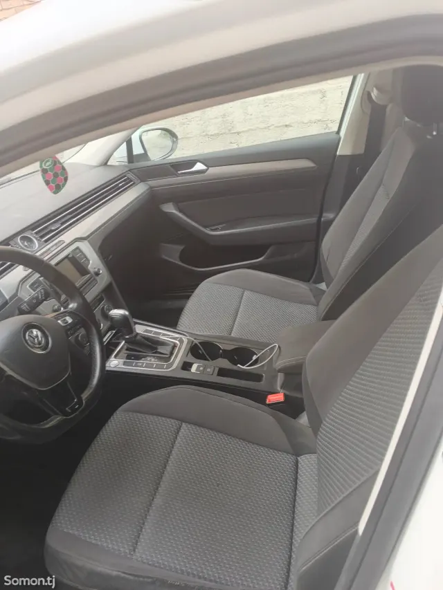 Volkswagen Passat 2015 · 1.4 AT
