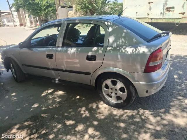 Opel Astra G 1999 · 1.6 MT