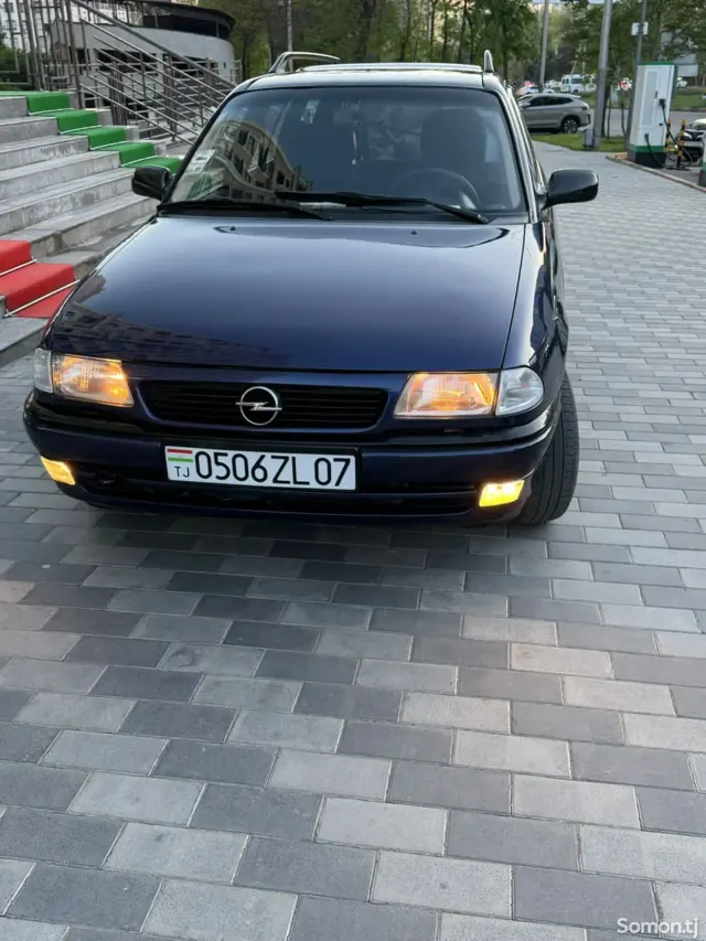 Opel Astra F 1997 · 1.6 MT