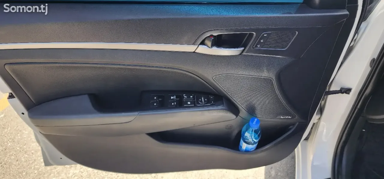 Hyundai Elantra 2017 · 2.0 AT