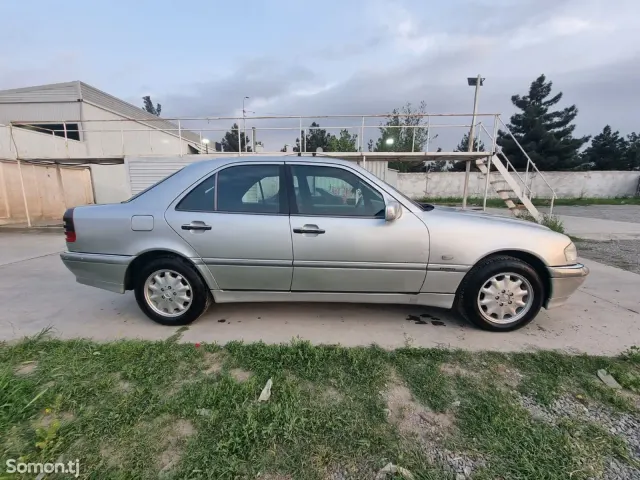 Mercedes-Benz C class 1998 · 2.4 MT