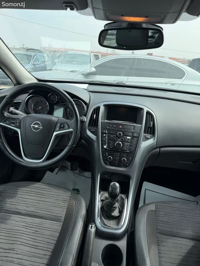 Opel Astra J 2014 · 1.6 MT
