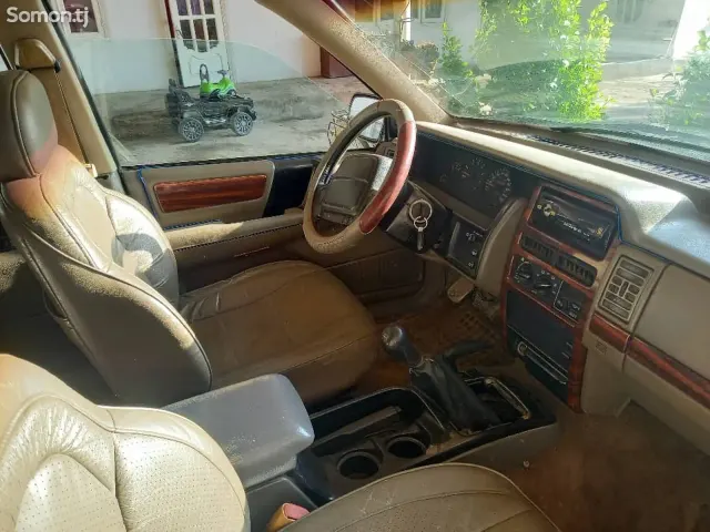Jeep Grand Cherokee 1996 · 2.5 MT