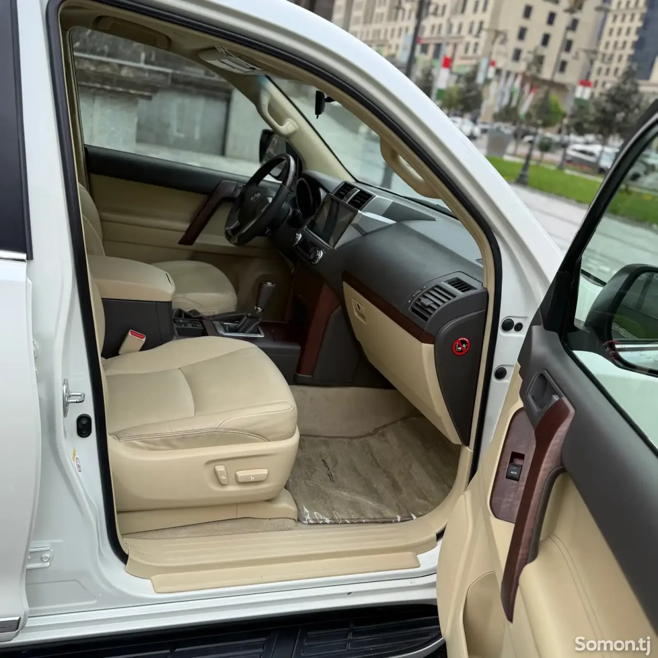 Toyota Land Cruiser Prado 2015 · 4.0 AT