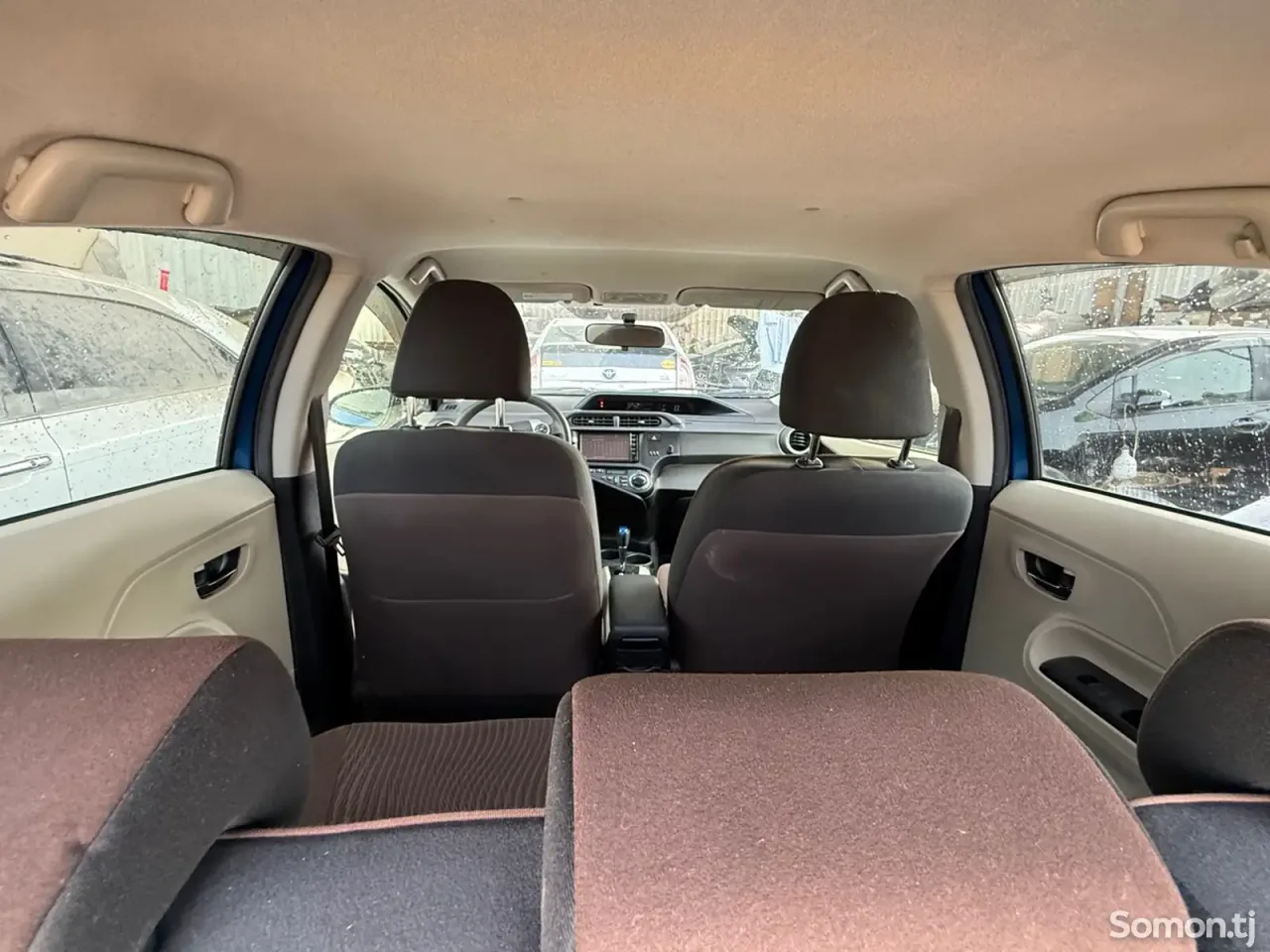 Toyota Aqua 2014 · 1.5 AT